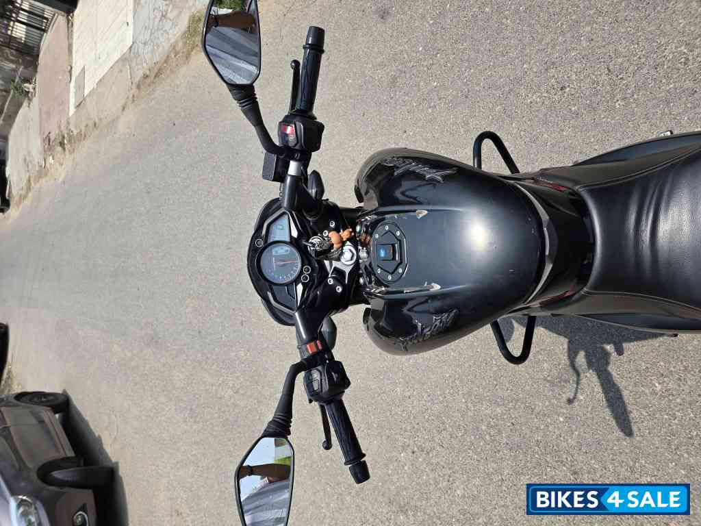 Evony Black Bajaj Pulsar 200 NS ABS