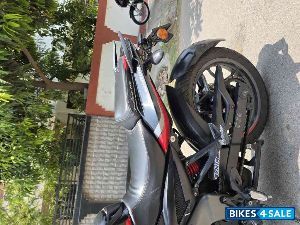 Evony Black Bajaj Pulsar 200 NS ABS