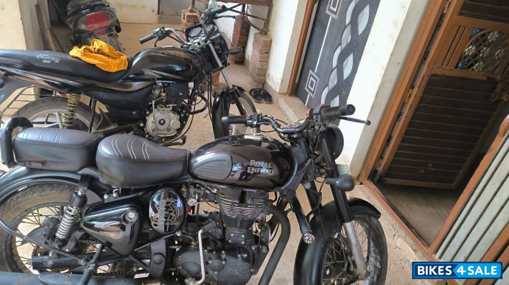 Royal Enfield Classic Stealth Black