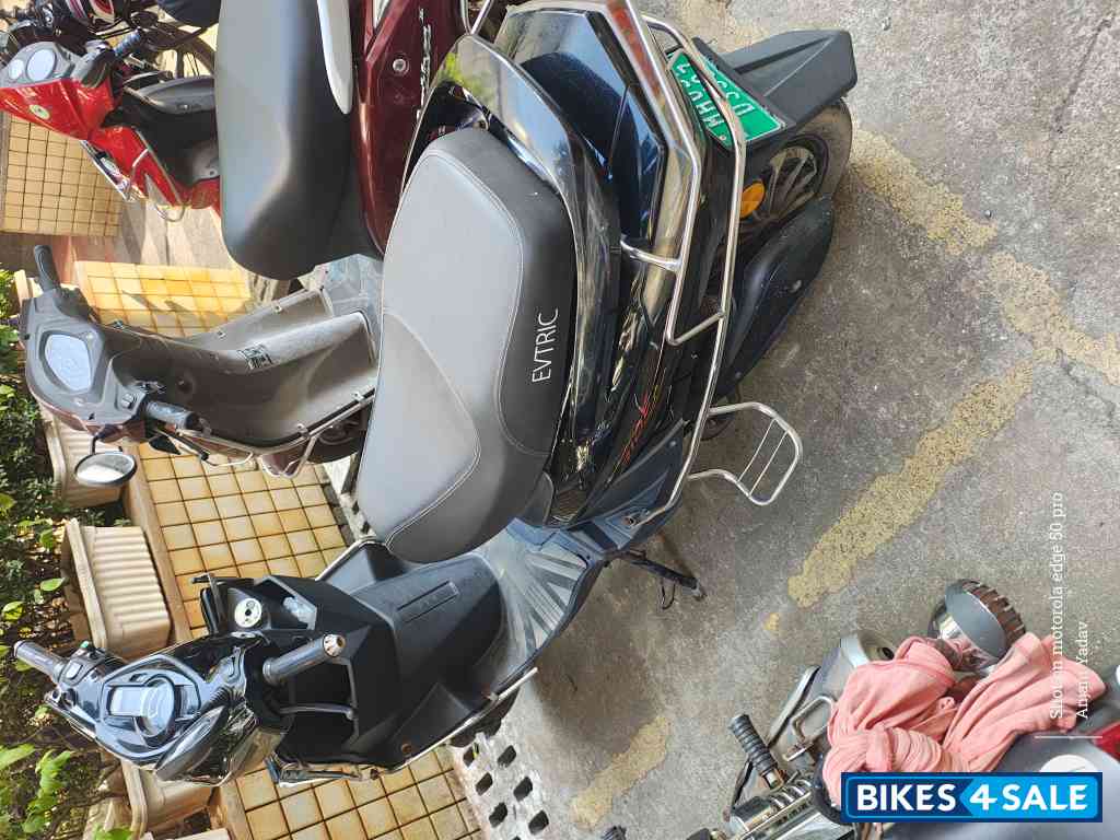 Glossy Black Evtric Ride