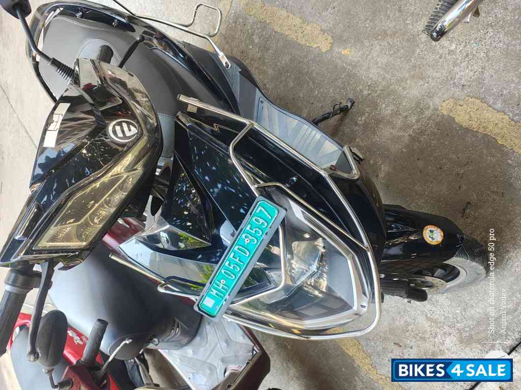 Glossy Black Evtric Ride