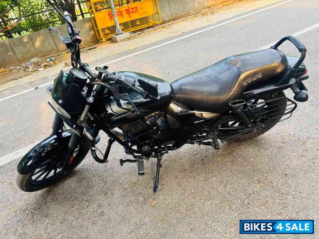 Black Bajaj Avenger Street 160 BS6