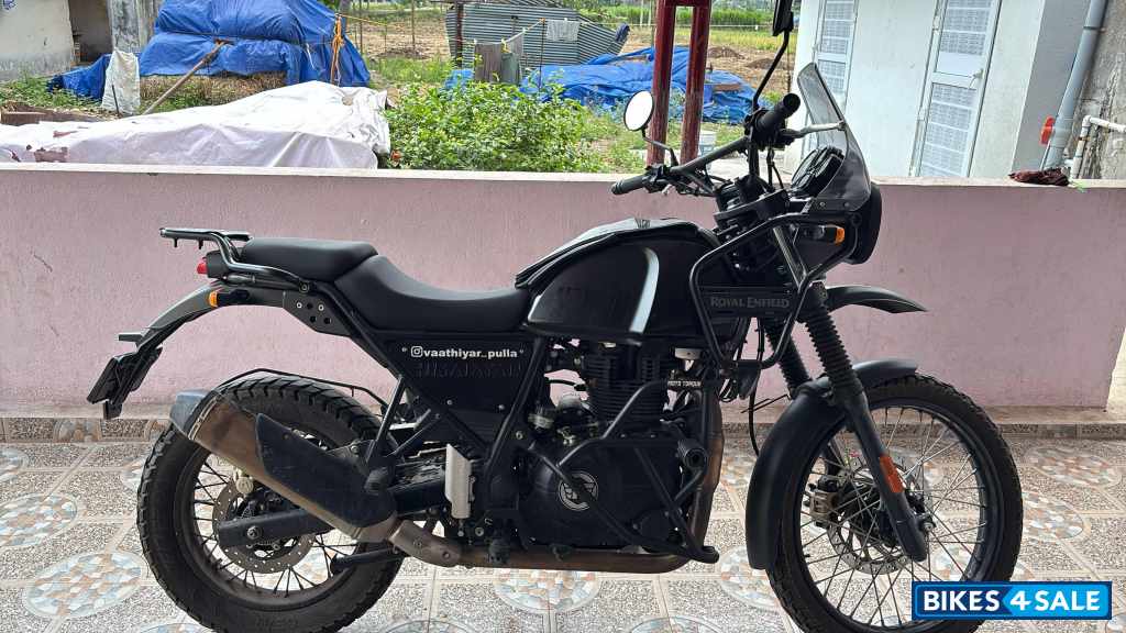Granite Black Royal Enfield Himalayan BS VI