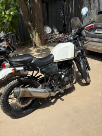 White Royal Enfield Himalayan