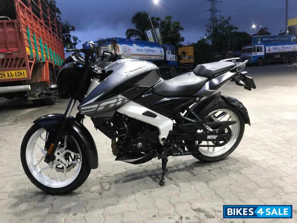 Glossy Pewter Grey Bajaj Pulsar NS200