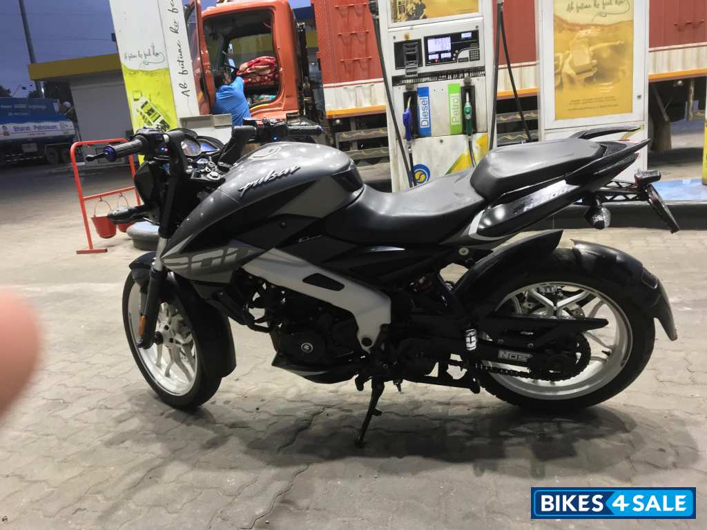Glossy Pewter Grey Bajaj Pulsar NS200