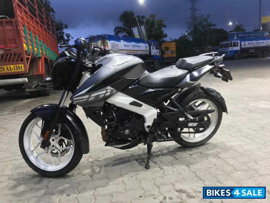 Glossy Pewter Grey Bajaj Pulsar NS200