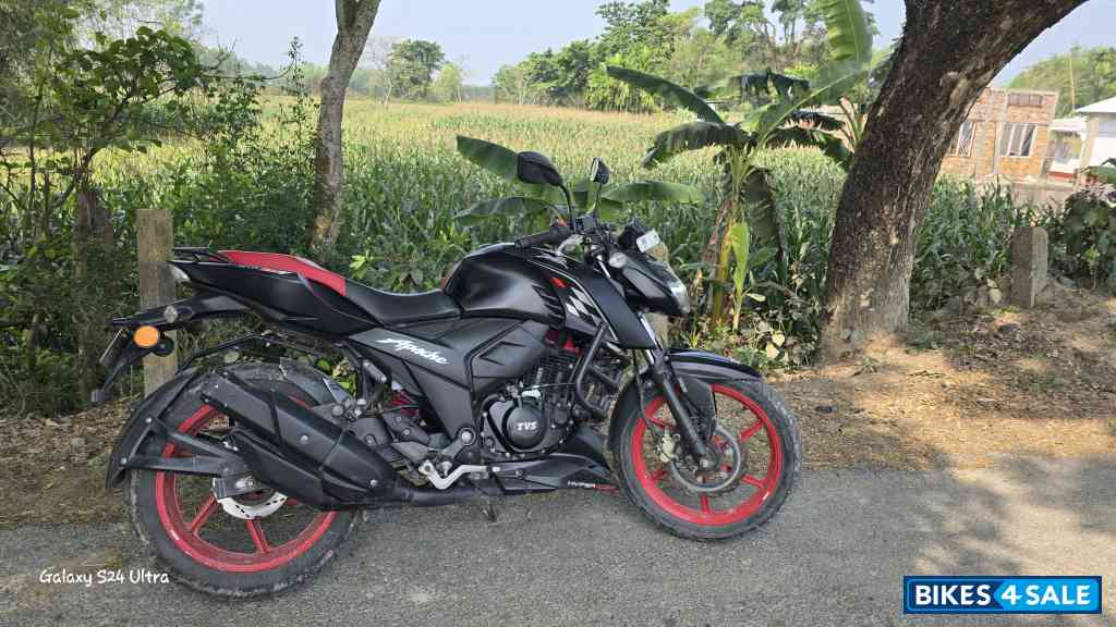 Red And Black TVS Apache RTR 160 4V Special Edition