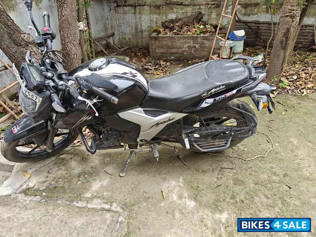 Black TVS Apache RTR 160 4V