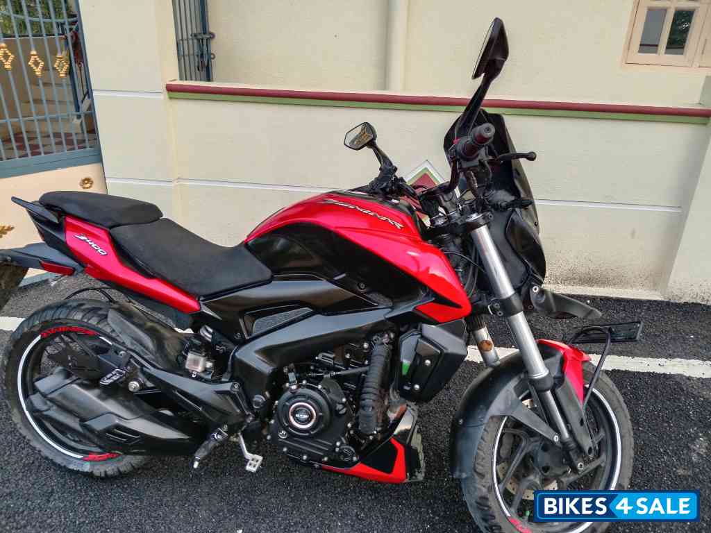 Red Bajaj Dominar 250