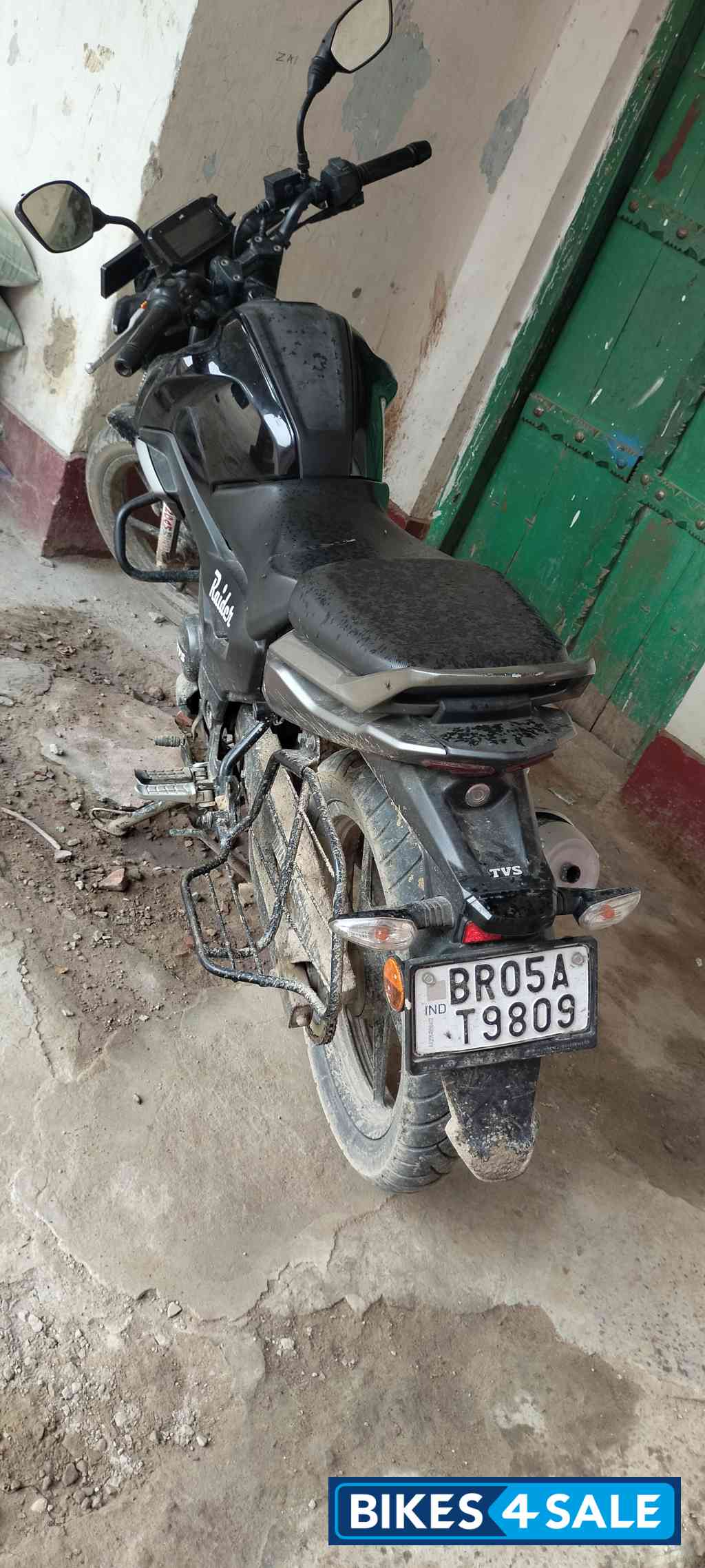 Black TVS Raider 125