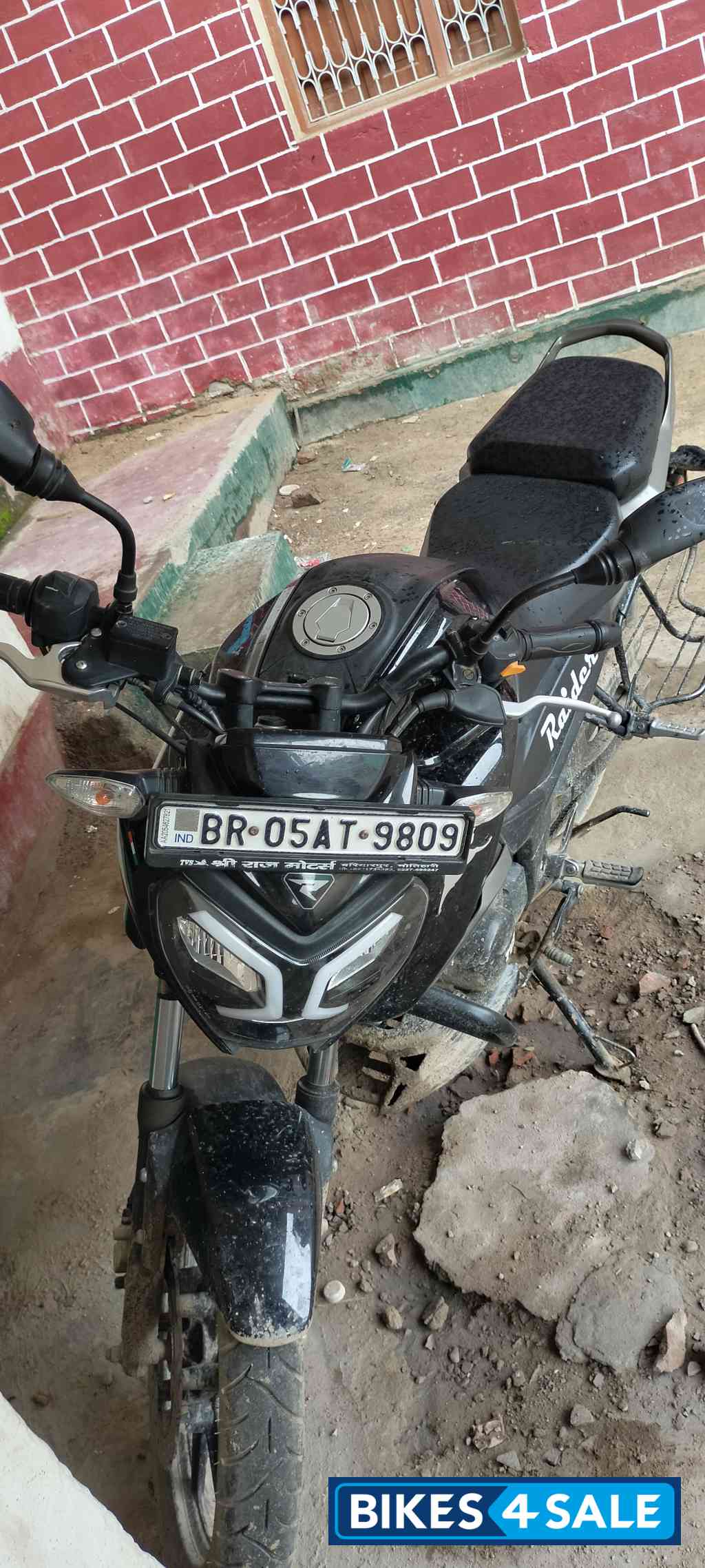 Black TVS Raider 125