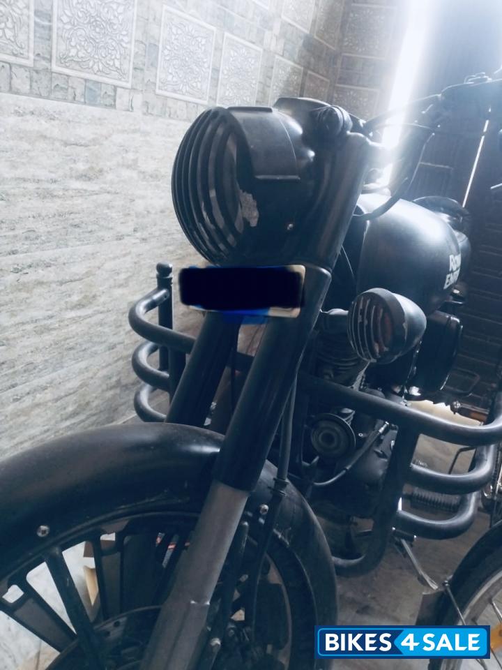 Stealth Black Royal Enfield Classic 500