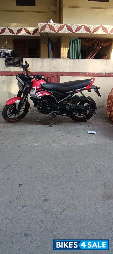 Red Bajaj Freedom 125 NG04 Disc LED