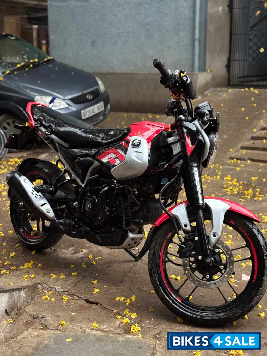 Red Bajaj Freedom 125 NG04 Disc LED