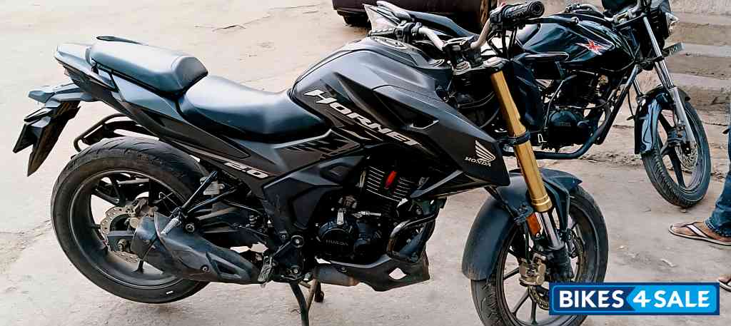 Black Honda Hornet 2.0