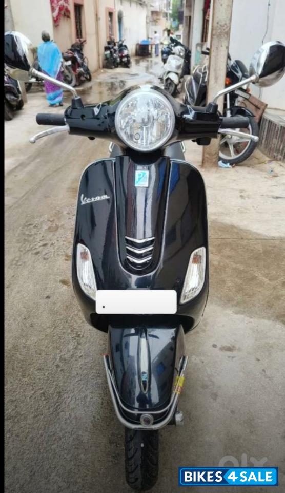 Black Vespa ZX 125 BS6