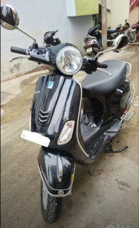 Black Vespa ZX 125 BS6