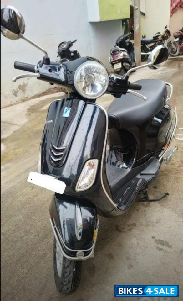Black Vespa ZX 125 BS6