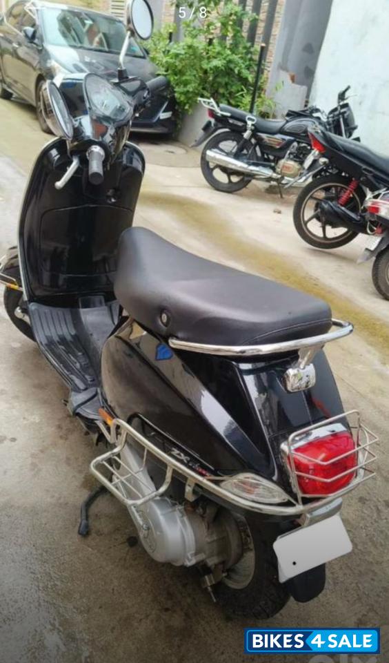 Black Vespa ZX 125 BS6