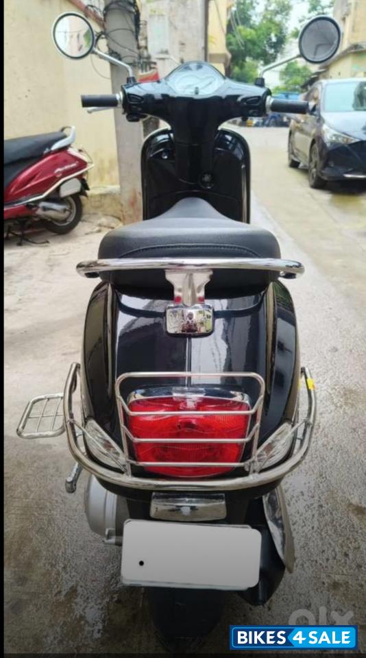 Black Vespa ZX 125 BS6