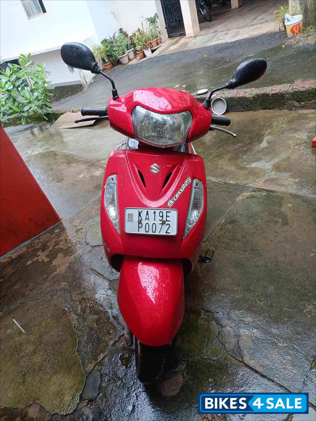 Red Suzuki Access 125
