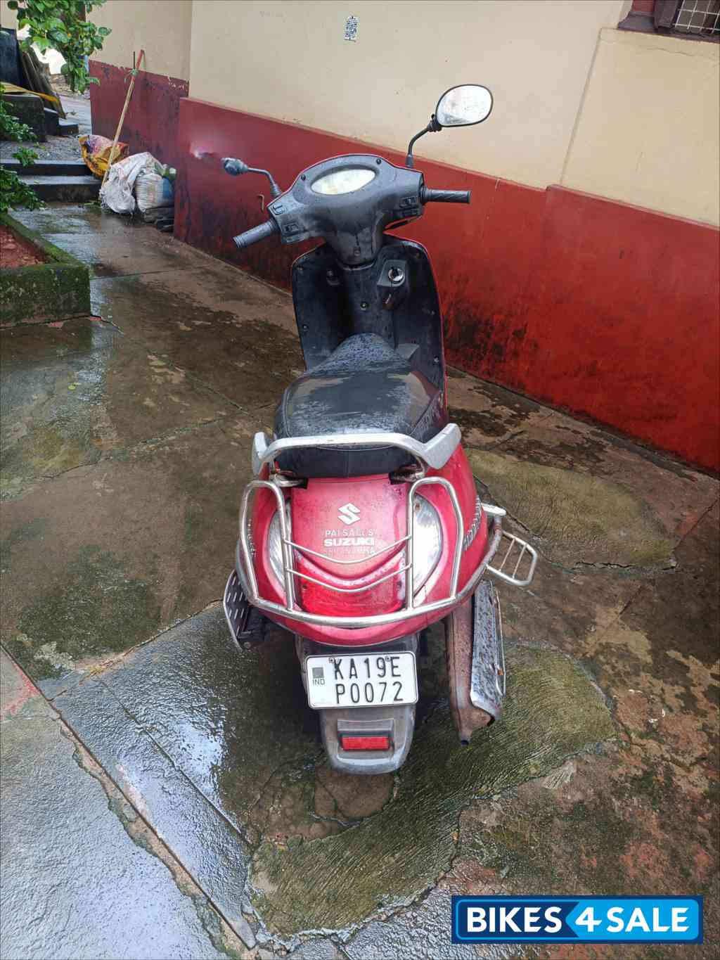 Red Suzuki Access 125