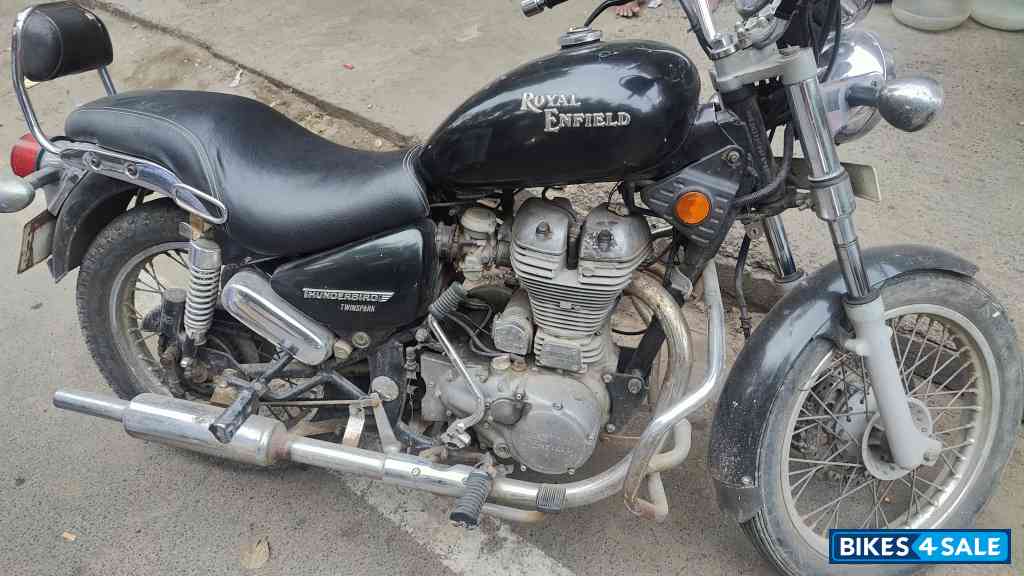 Black Royal Enfield Thunderbird TwinSpark 350