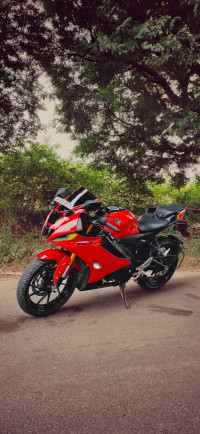 Red Yamaha R15 V4