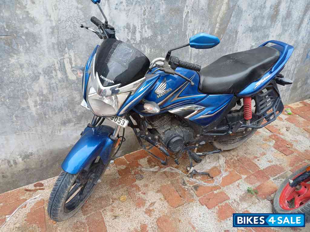 Blue Honda Shine 125