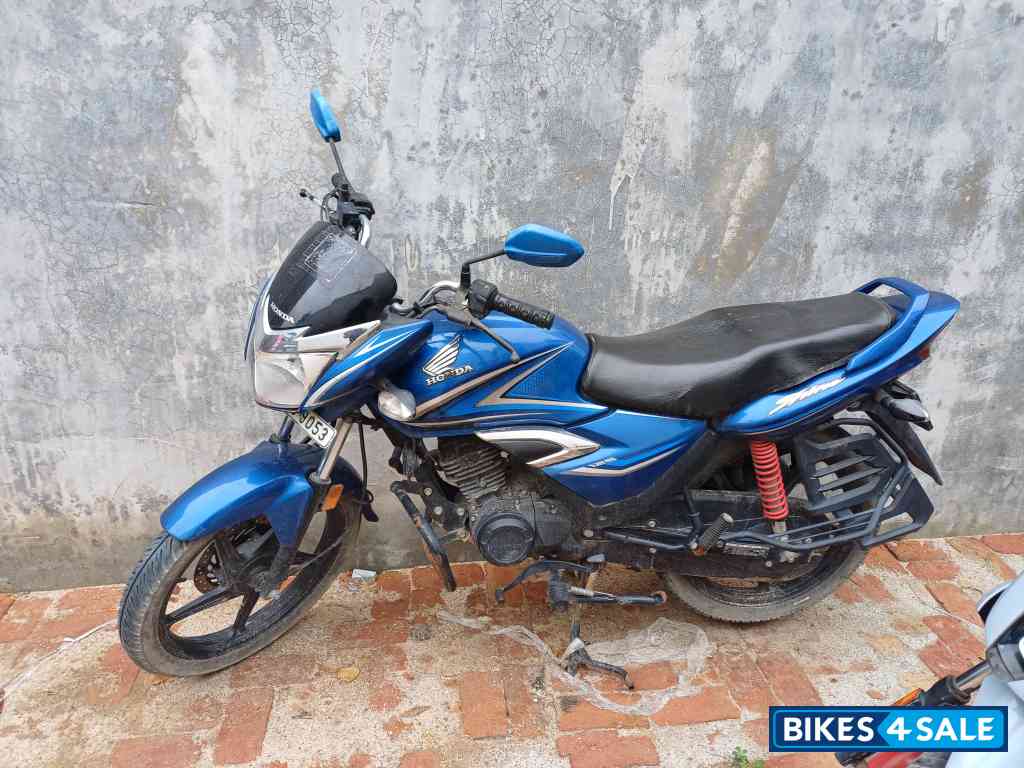 Blue Honda Shine 125