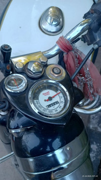 White Royal Enfield Classic 350