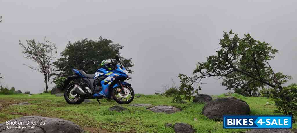 Blue Suzuki Gixxer SF Fi