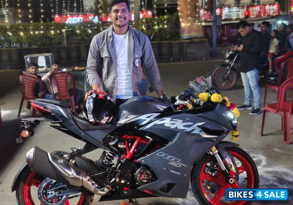 Bomber Grey TVS Apache RR 310 2024