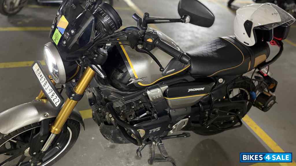 TVS Ronin TD