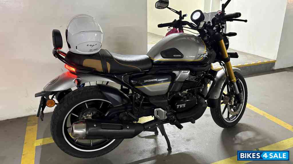 TVS Ronin TD