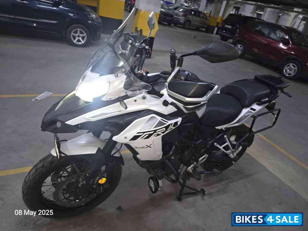 White Benelli TRK 502X