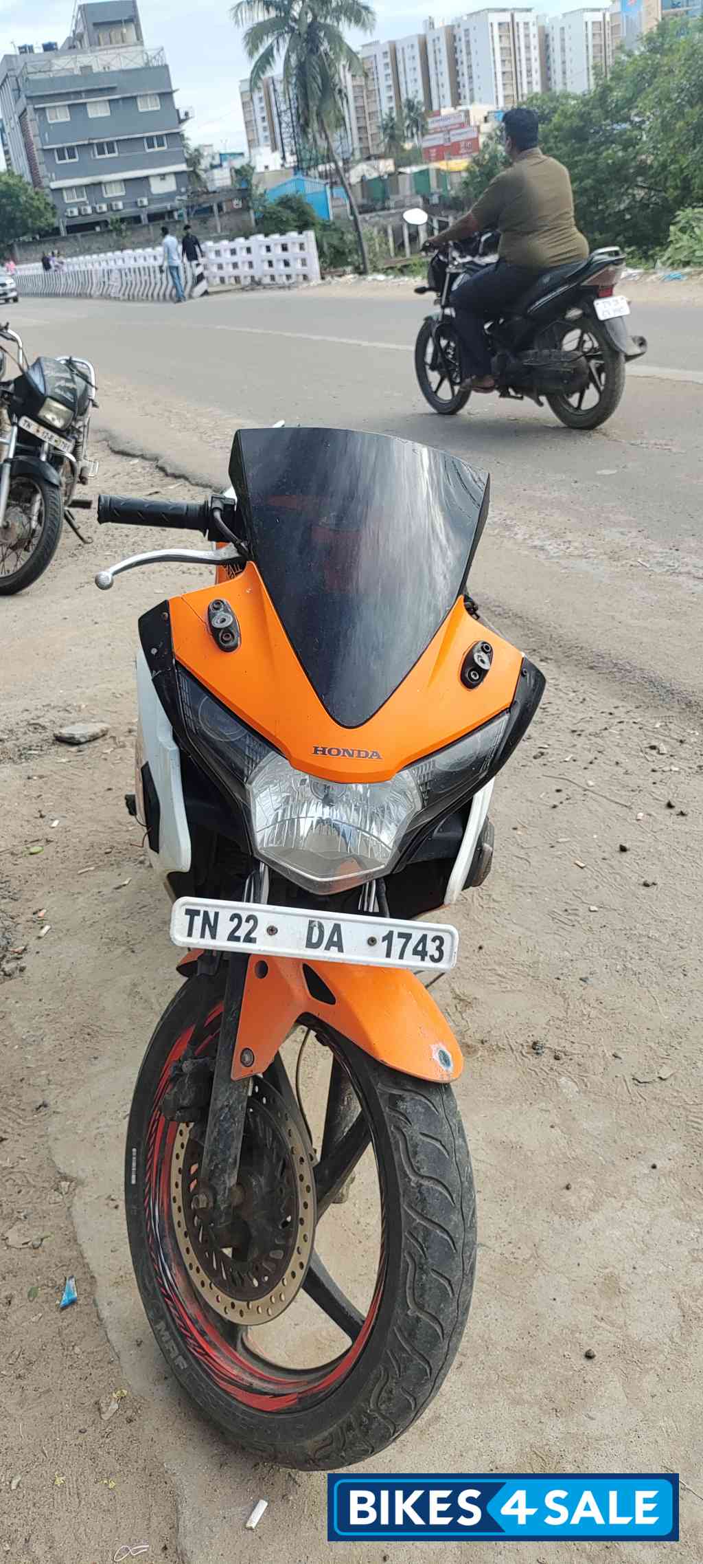 Orange Honda CBR 150R