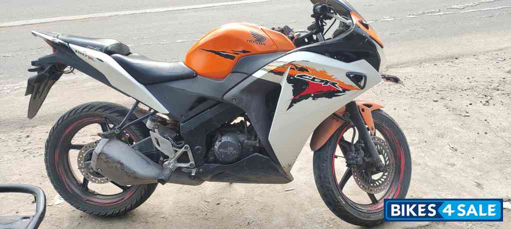 Orange Honda CBR 150R