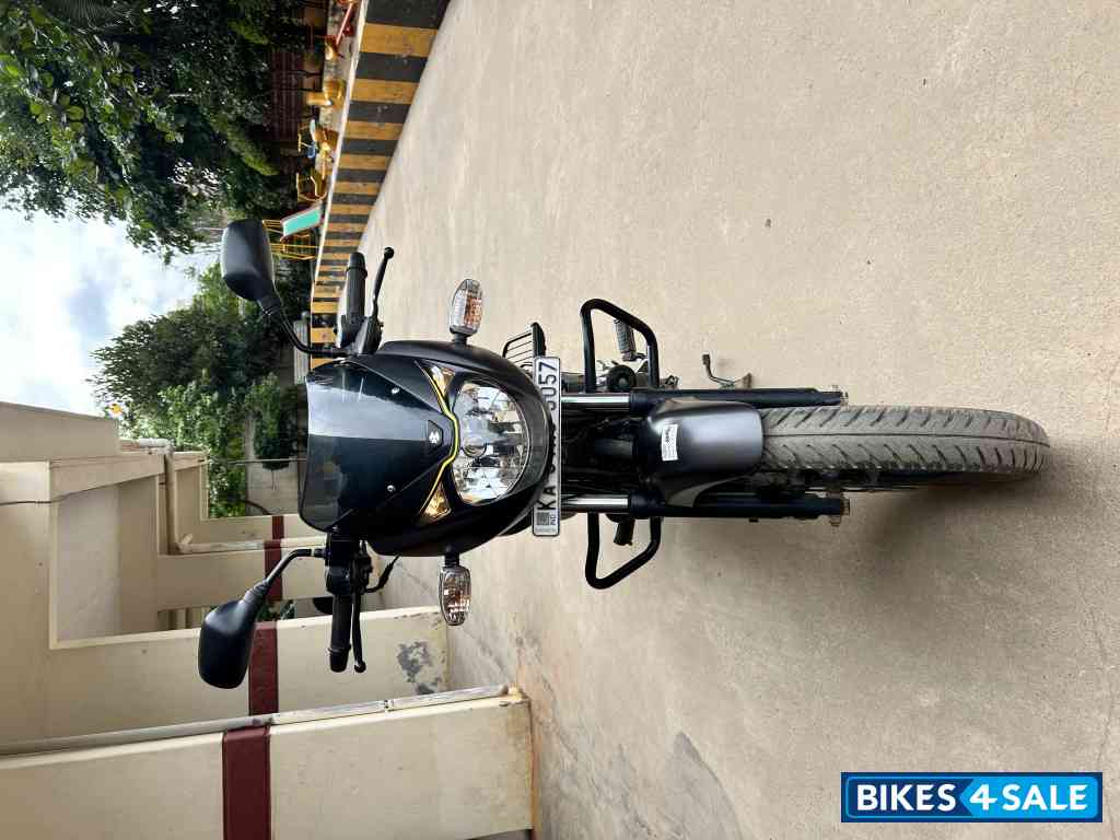 Bajaj Pulsar 150 Neon