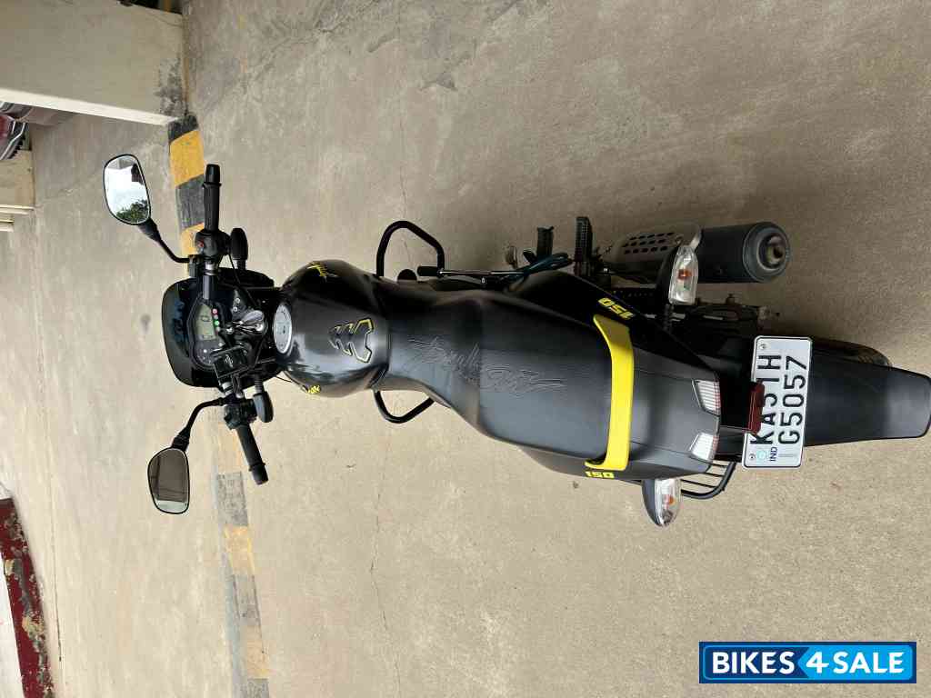 Bajaj Pulsar 150 Neon