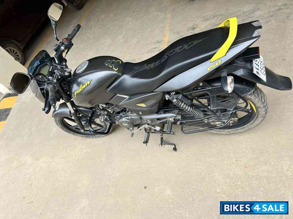 Bajaj Pulsar 150 Neon