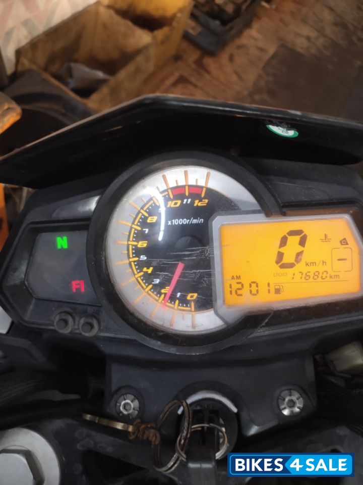 White Benelli TNT 25