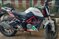 White Benelli TNT 25