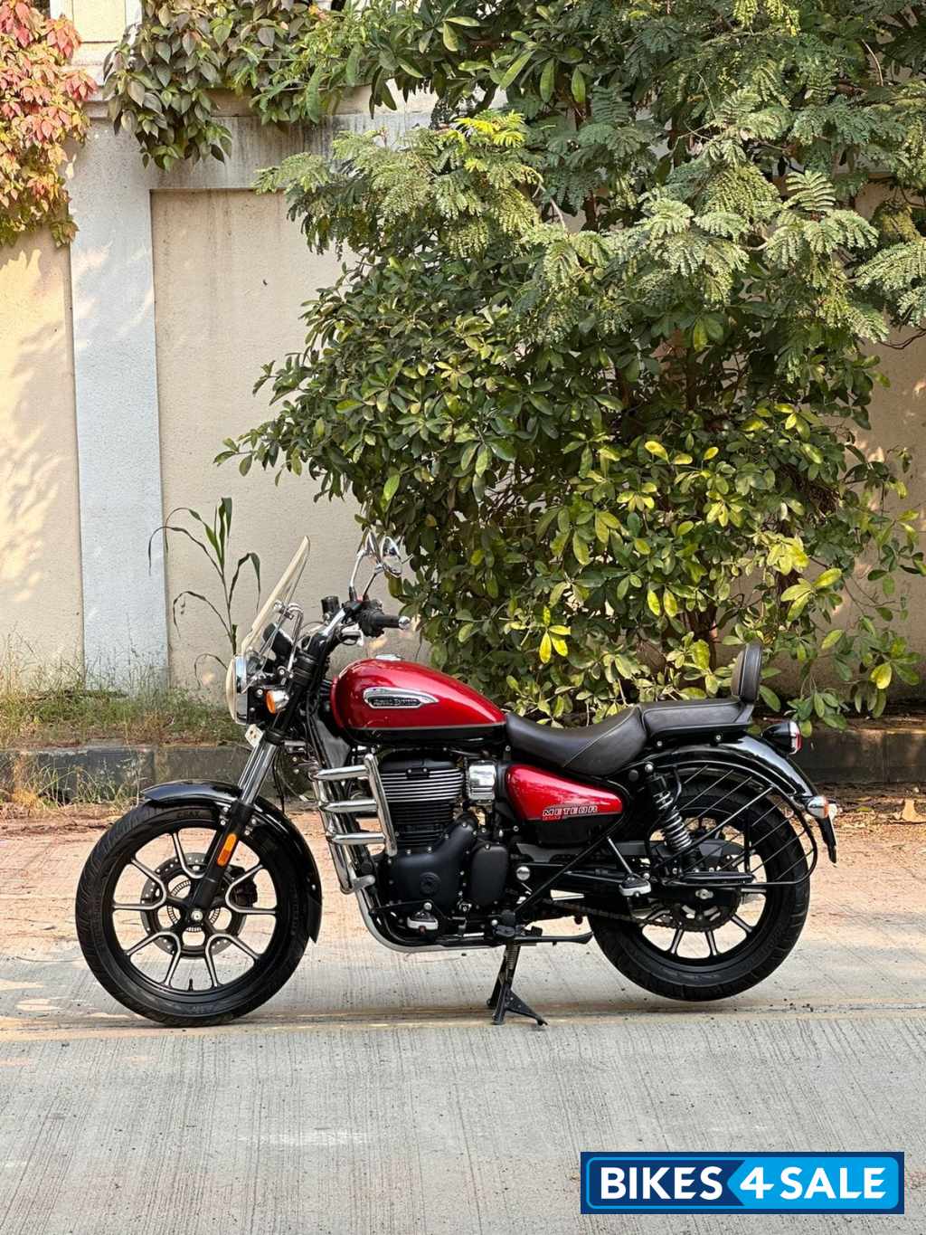 Red Royal Enfield Meteor 350 Supernova