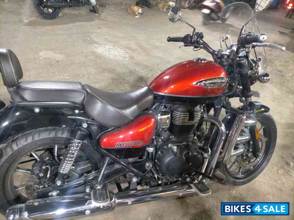 Red Royal Enfield Meteor 350 Supernova