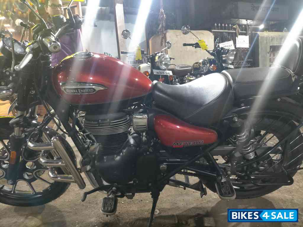 Red Royal Enfield Meteor 350 Supernova