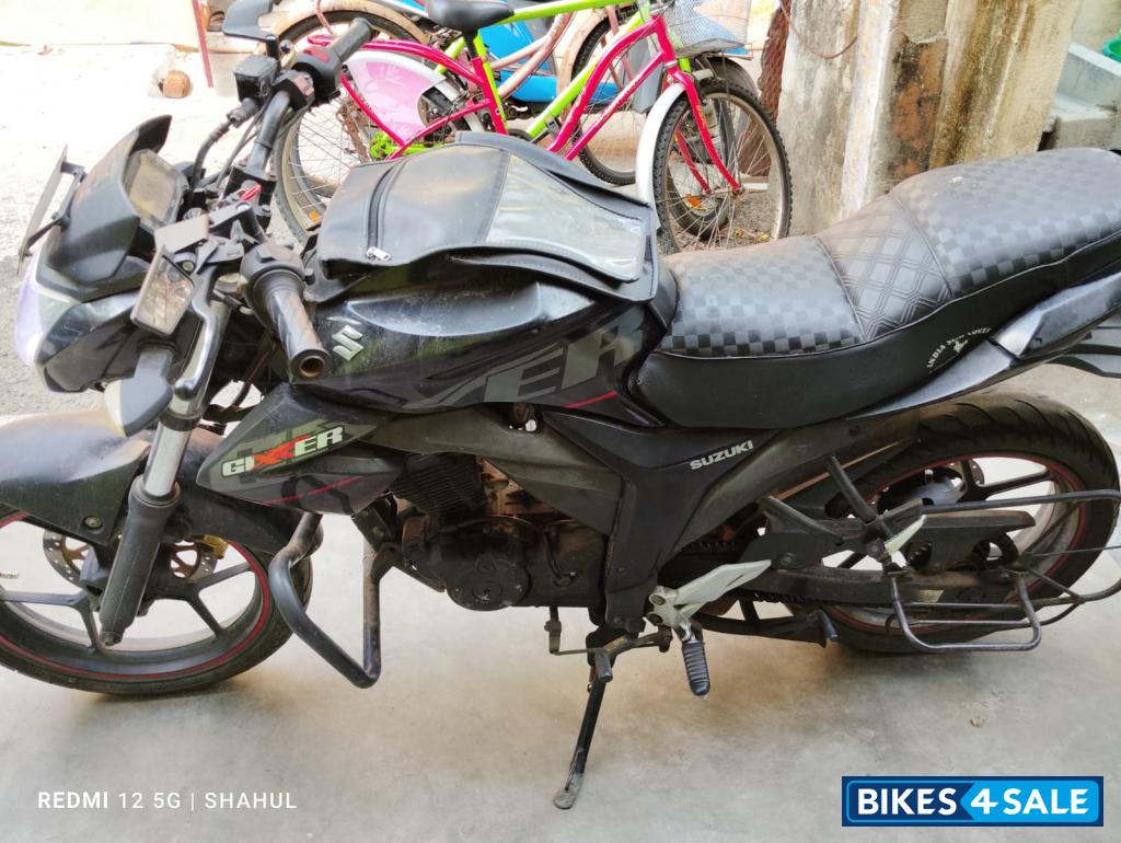 Black Suzuki Gixxer 150