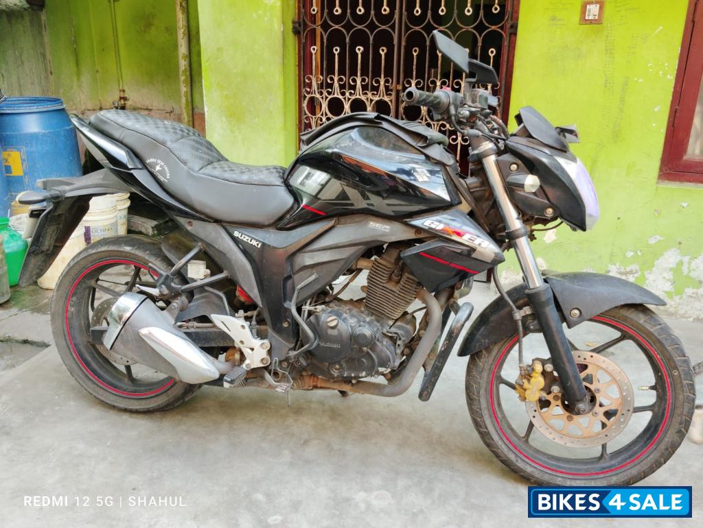 Black Suzuki Gixxer 150