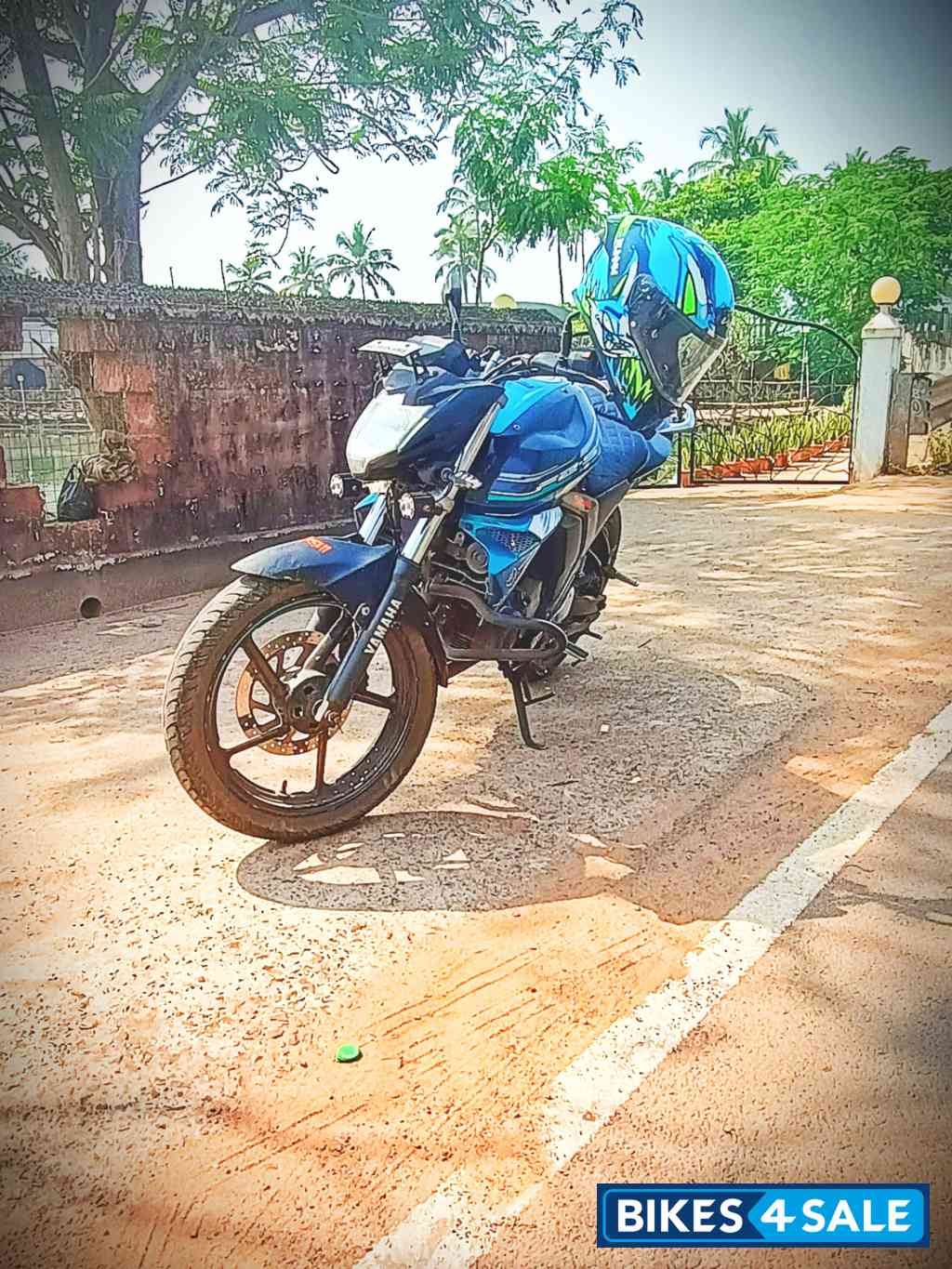 Black Yamaha FZ-S FI V2